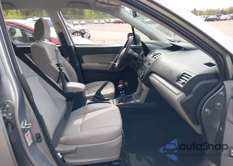 2015 Subaru Forester 2.5I z USA, uszkodzony, nr VIN JF2SJAAC5FG502119